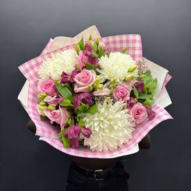 Букет из роз и хризантем