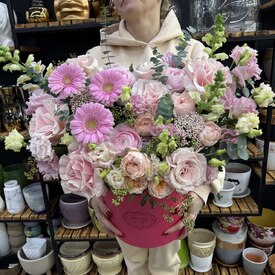 Композиция из роз, гербер и эустомы 