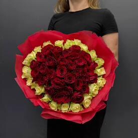 Букет из 51 роз в виде сердца