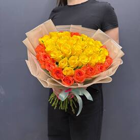 Букет из 51 роз в виде сердца