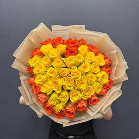 Букет из 51 роз в виде сердца