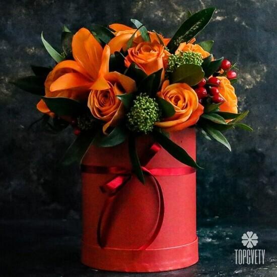 Букет роз и лилий в коробке