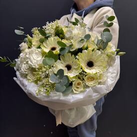Букет  из гортензии, роз и гербер  Воздух