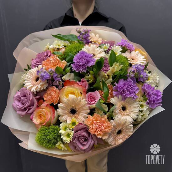 Букет из роз, гербер и гвоздик