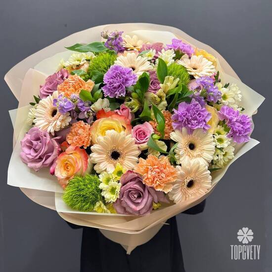 Букет из роз, гербер и гвоздик