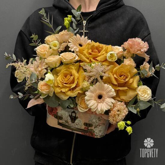 Композиция из роз,  гербер  и эустомы в шкатулке