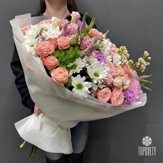 Букет из роз, гортензии  и эустомы