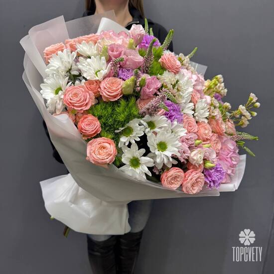 Букет из роз, гортензии  и эустомы