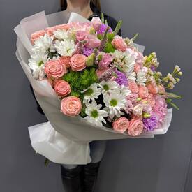 Букет из роз, гортензии  и эустомы