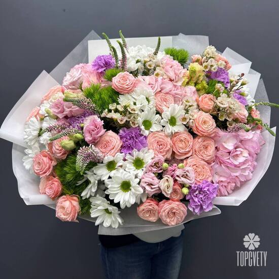 Букет из роз, гортензии  и эустомы