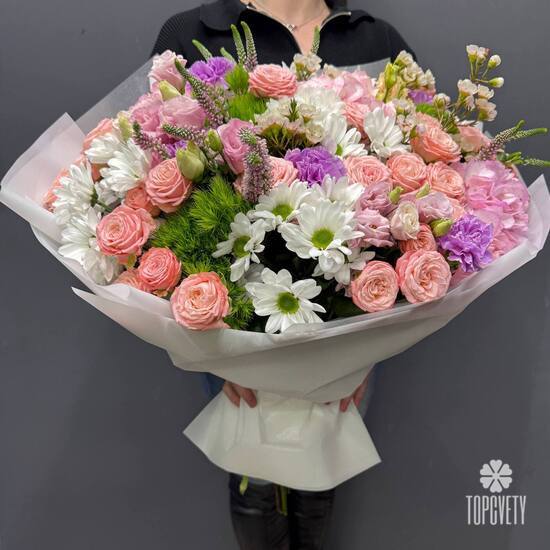 Букет из роз, гортензии  и эустомы