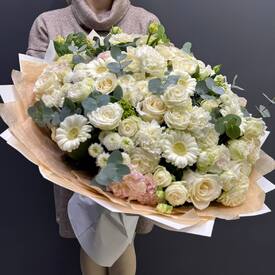 Букет из роз, гербер и эустомы