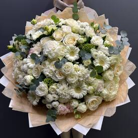 Букет из роз, гербер и эустомы