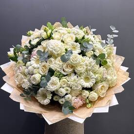 Букет из роз, гербер и эустомы