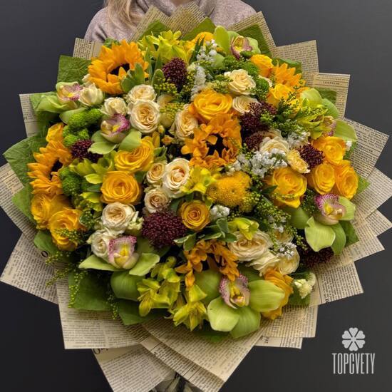 Букет из подсолнухов, орхидеи и роз