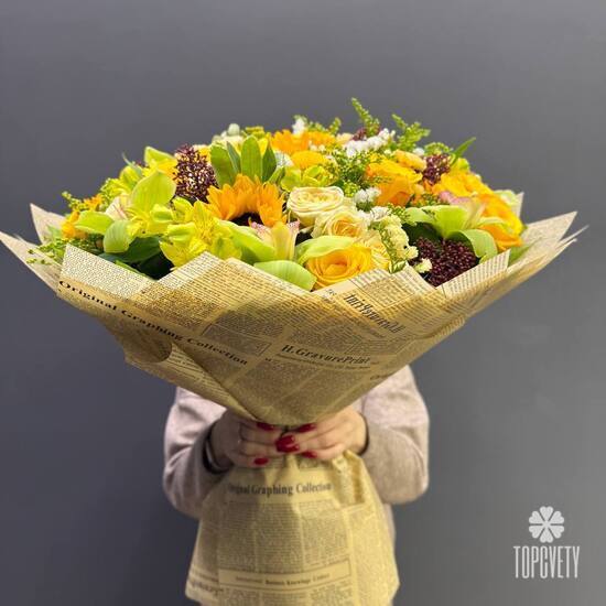 Букет из подсолнухов, орхидеи и роз