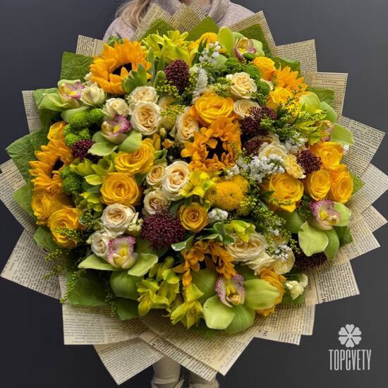 Букет из подсолнухов, орхидеи и роз