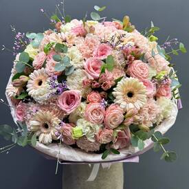 Букет из роз, гербер и эустомы