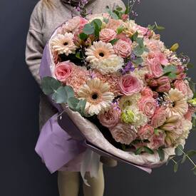 Букет из роз, гербер и эустомы