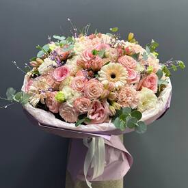 Букет из роз, гербер и эустомы