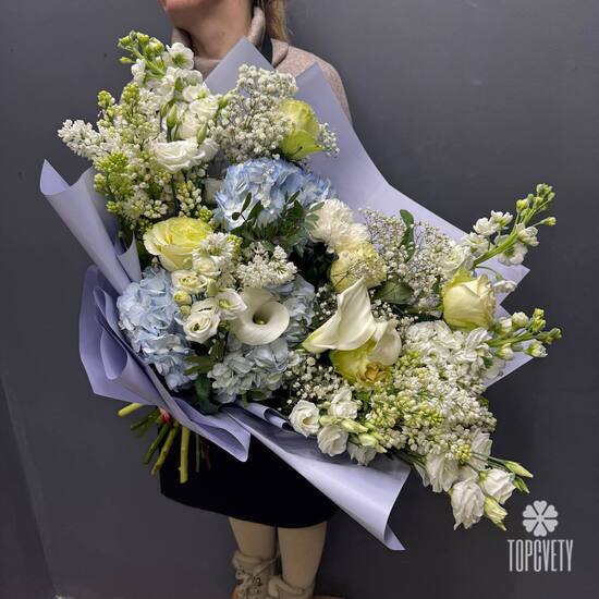 Букет из сирени, гортензии и эустомы
