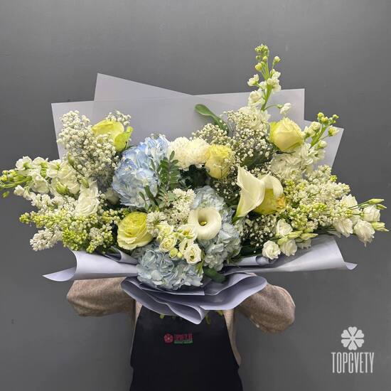 Букет из сирени, гортензии и эустомы