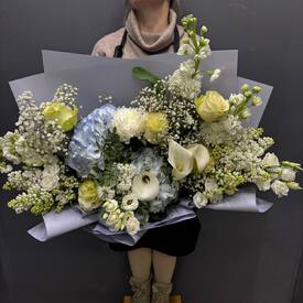 Букет из сирени, гортензии и эустомы