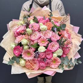 Букет из роз, гербер и гвоздик 