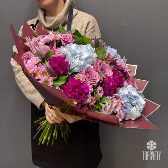 Букет из гортензии, роз и орхидеи 