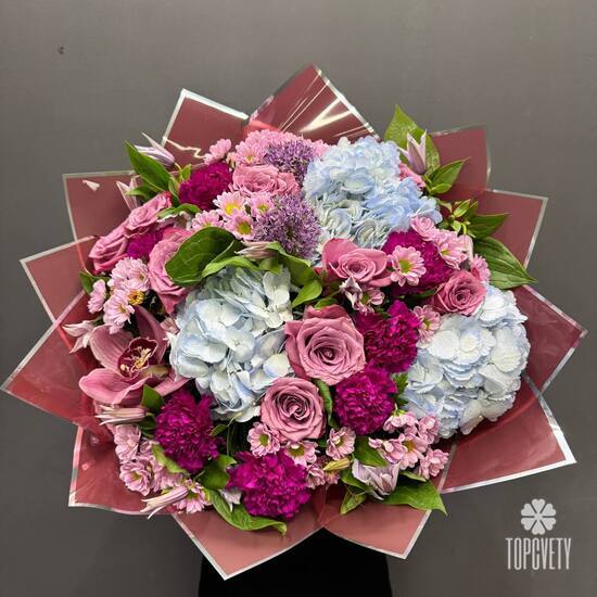 Букет из гортензии, роз и орхидеи 