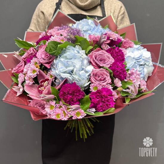 Букет из гортензии, роз и орхидеи 