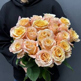 Букет из 19 роз Эквадор 50см
