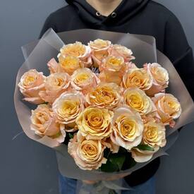 Букет из 19 роз Эквадор 50см