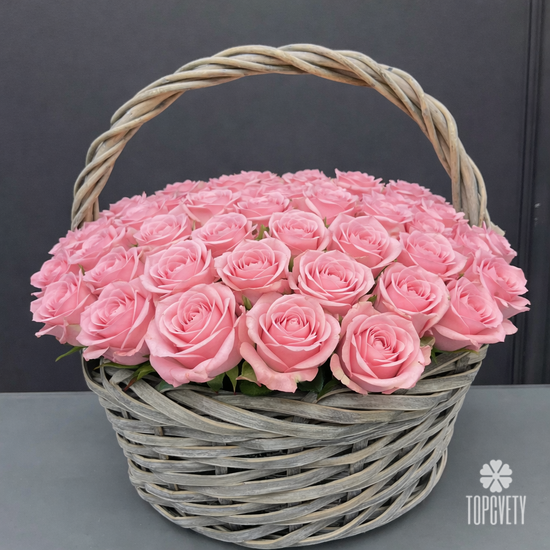 Композиция из 51 розовой розы в корзине