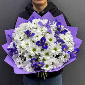 Букет из хризантем, и ирисов