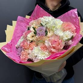 Букет из роз, гвоздик и гербер