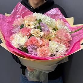 Букет из роз, гвоздик и гербер