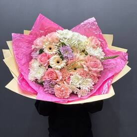 Букет из роз, гвоздик и гербер