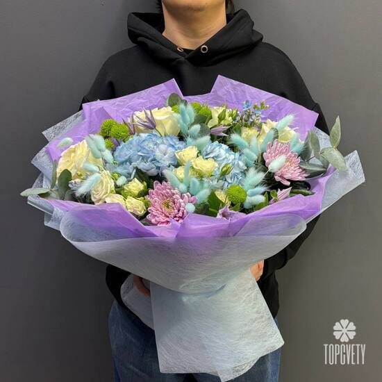 Букет из роз, хризантем и клематис