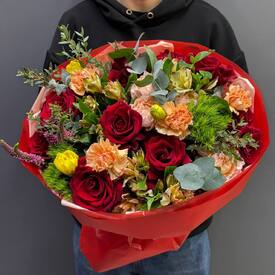 Букет из роз, гвоздик и альстромерии