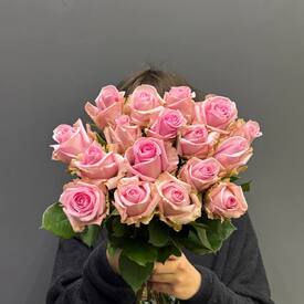 Букет из 17 роз Кения 50см