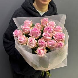 Букет из 17 роз Кения 50см	