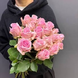 Букет из 19 роз Кения 50см	