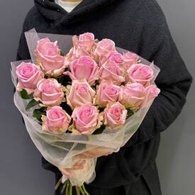 Букет из 19 роз Кения 50см