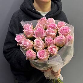 Букет из 19 роз Кения 50см