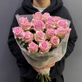 Букет из 19 роз Кения 50см