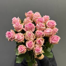 Букет из 21 роз Кения 50см