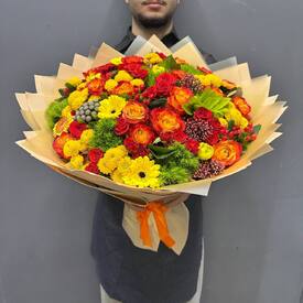 Букет их гербер, роз и брунии