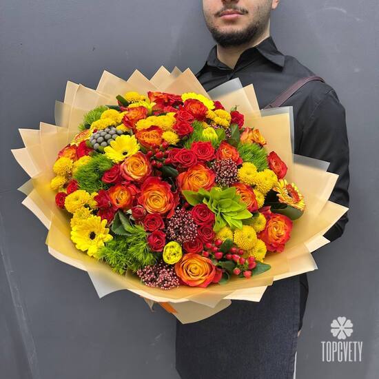 Букет их гербер, роз и брунии