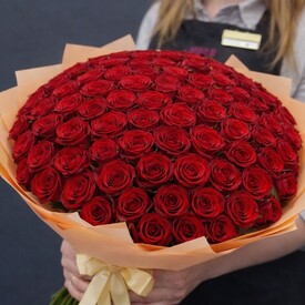 Букет из 101 красной розы Кения 40см